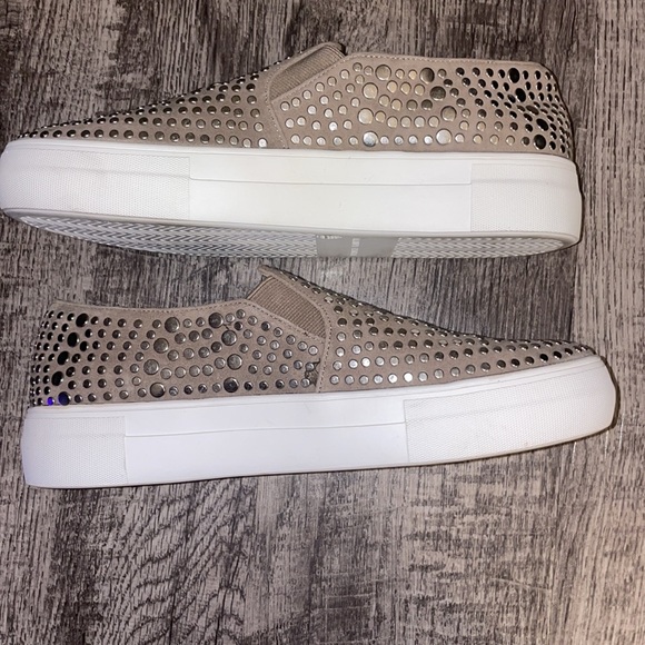 Vince Camuto Kindra Studded Slip On Sneakers size 8 leather platform edgy comfy - Picture 3 of 9